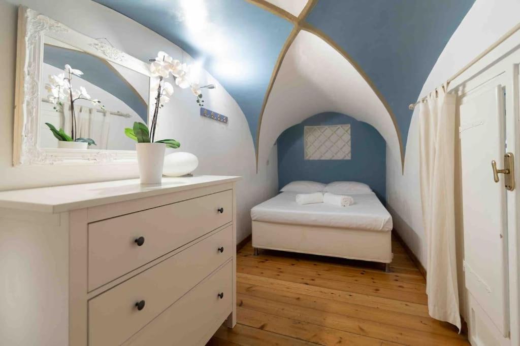 Via Dei Cestari Loft * Rome